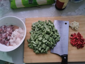 （湘味）四季豆炒肉的做法 步骤1